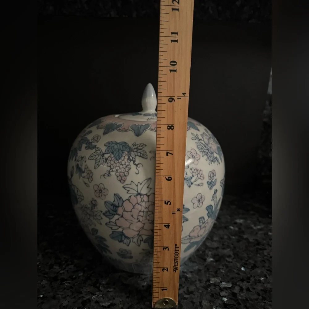 Vintage 9.5” Large Chinoiserie Light Blue & White, Pink Floral Temple Ginger Jar - Picture 7 of 7